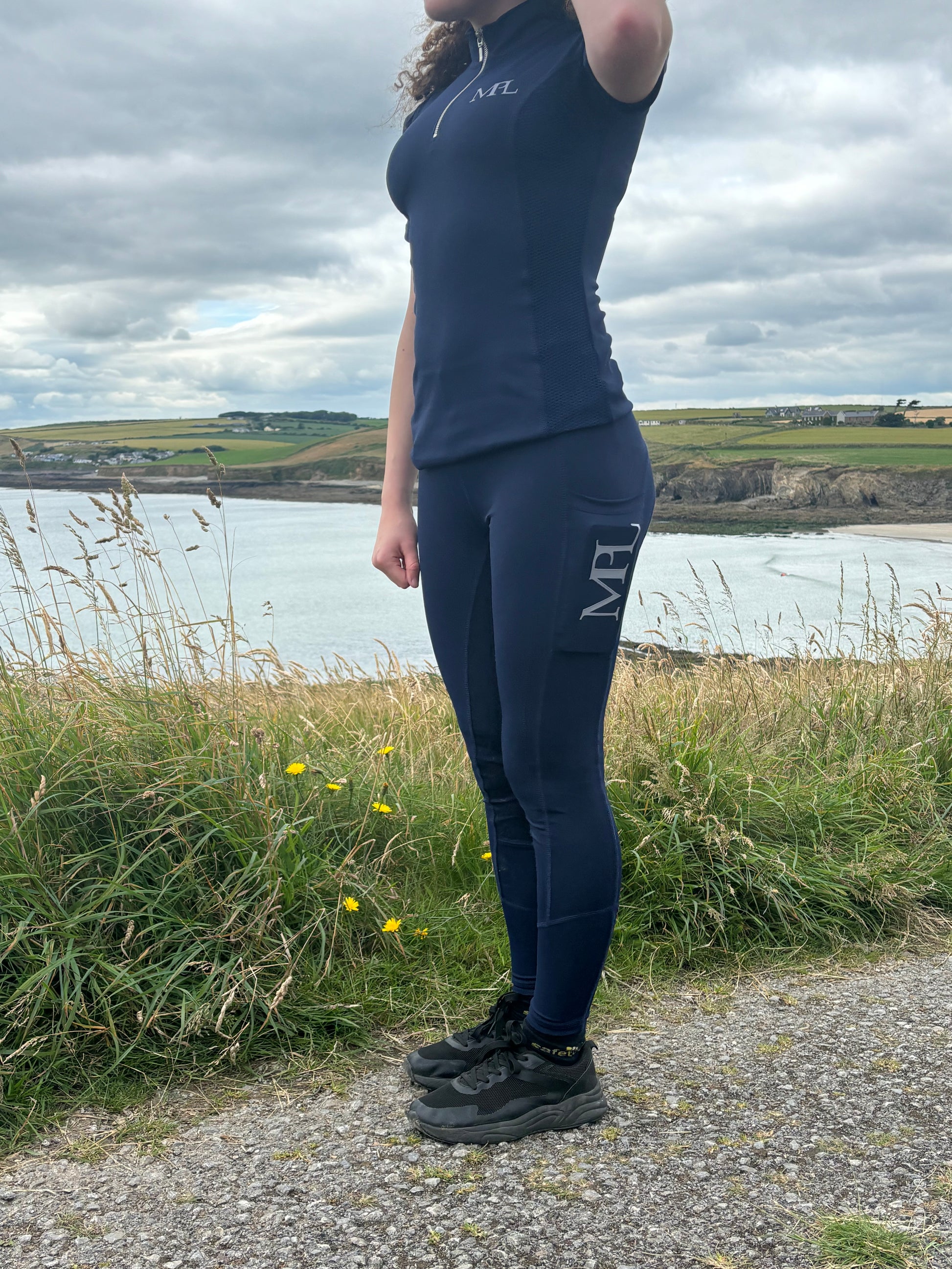 Model wears uk6 baselayer and uk8 leggings!